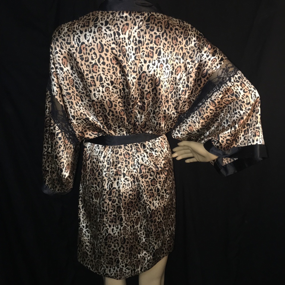 Victoria’s Secret Kimono Robe - Picture 2 of 8